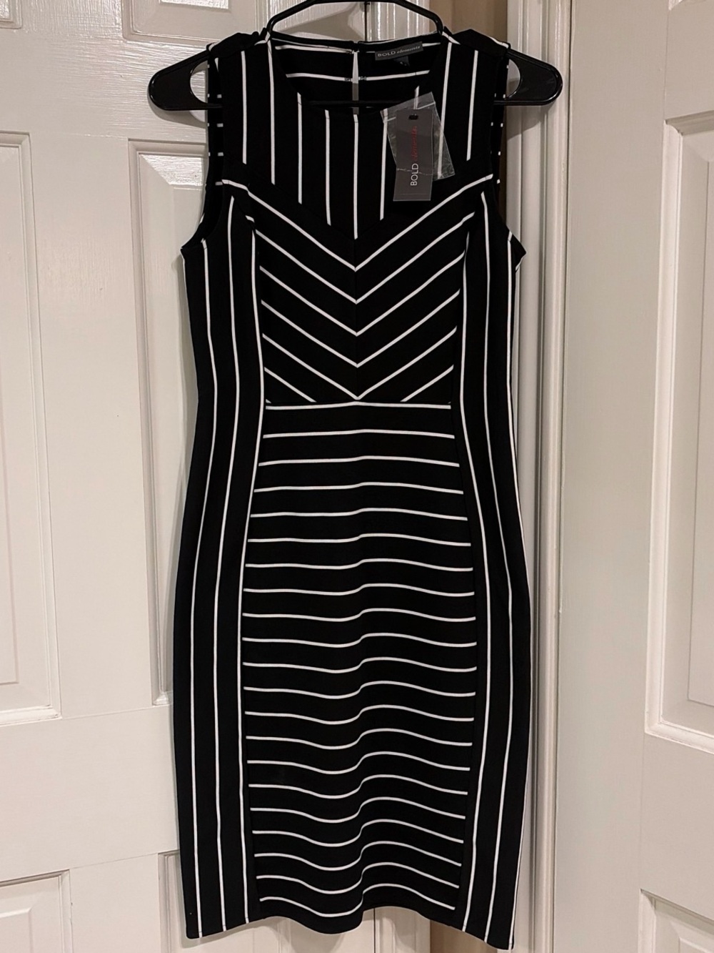 BOLD Elements Bodycon Dress Sleeveless Round Neck Black & White Striped